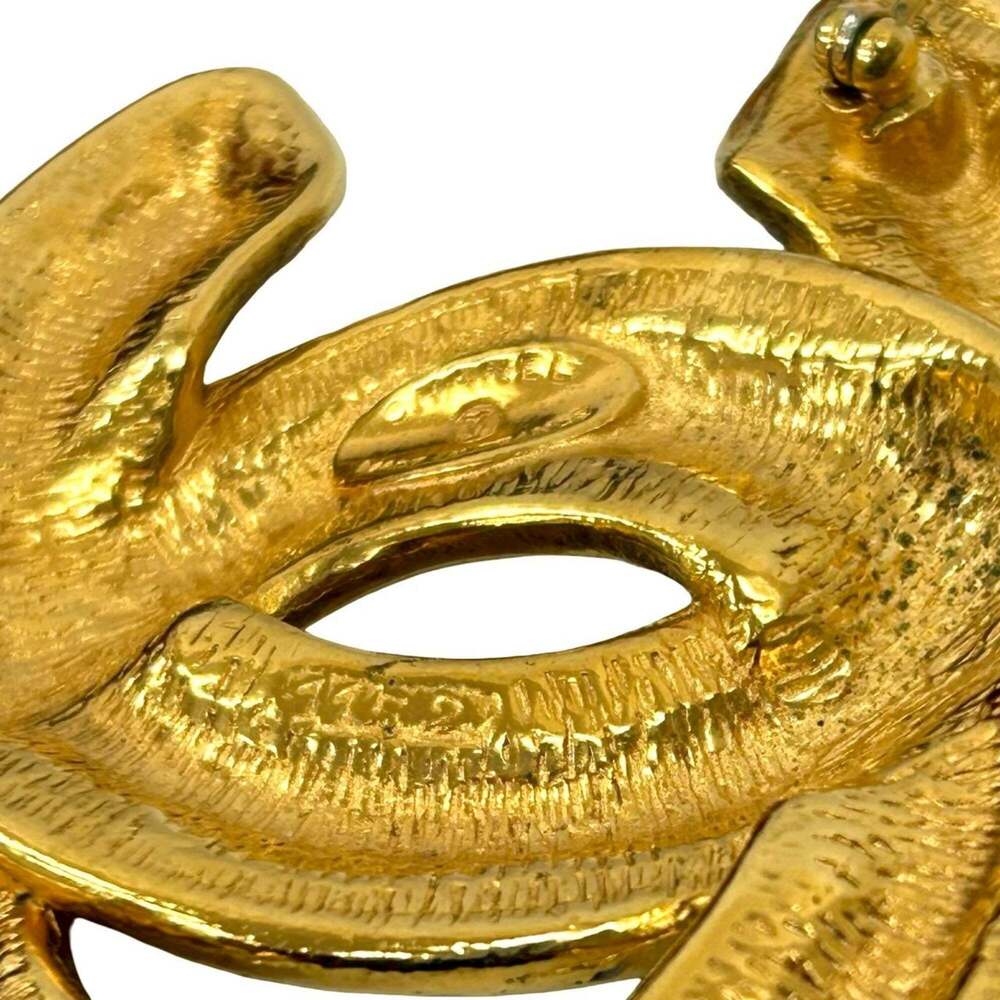 CHANEL Authentic Gold Logo Brooch - Picture 3 of 4